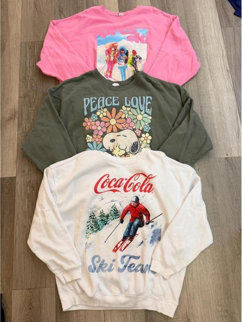 XL sweater Bundle! The Snoopy one is XXL ' #bundle #snoopy
